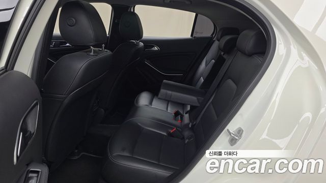 Mercedes-Benz GLA-Class GLA220