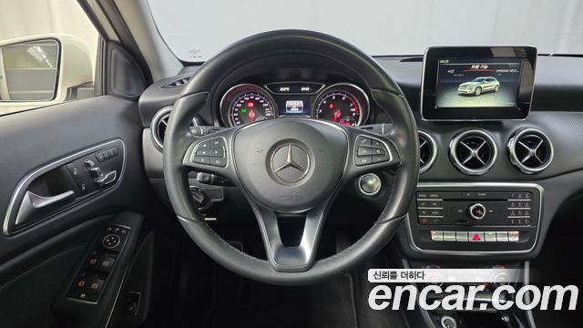 Mercedes-Benz GLA-Class GLA220