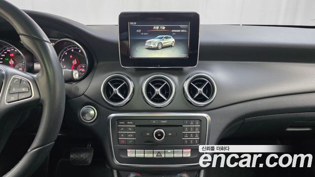 Mercedes-Benz GLA-Class GLA220