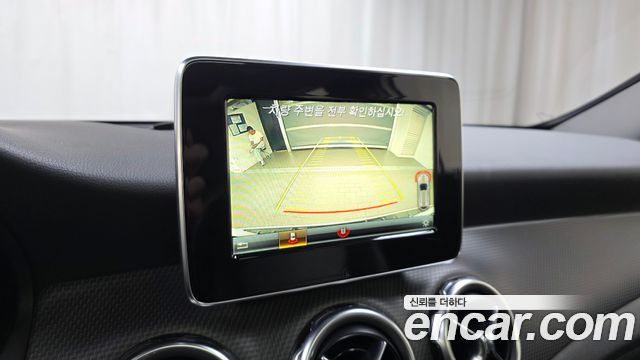 Mercedes-Benz GLA-Class GLA220