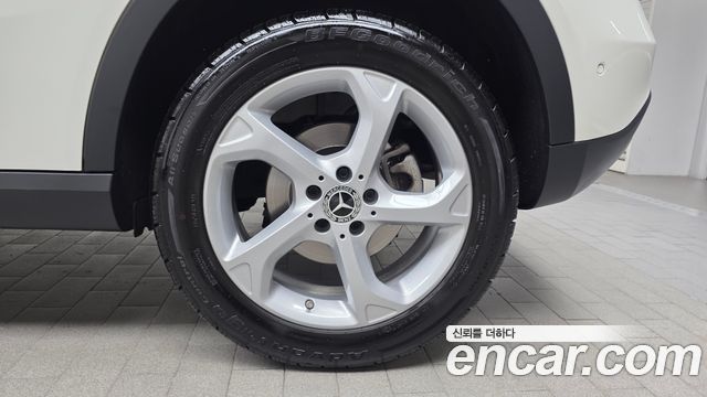 Mercedes-Benz GLA-Class GLA220