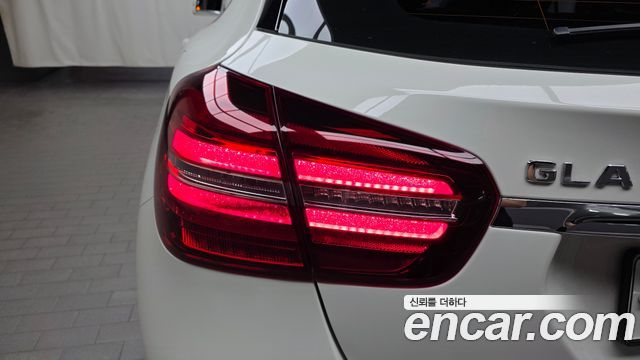 Mercedes-Benz GLA-Class GLA220
