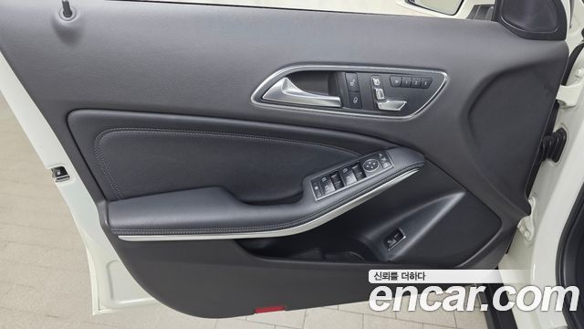 Mercedes-Benz GLA-Class GLA220