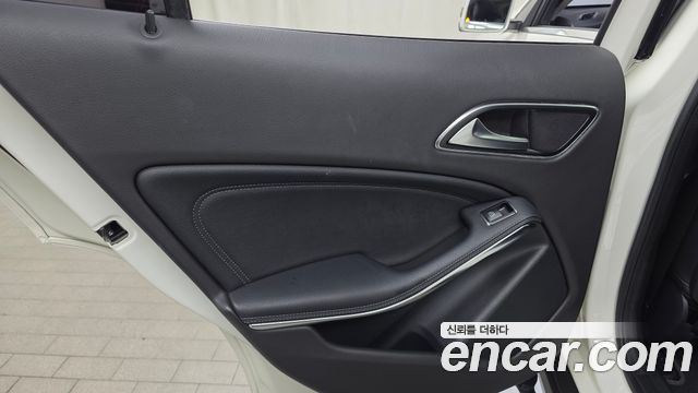 Mercedes-Benz GLA-Class GLA220