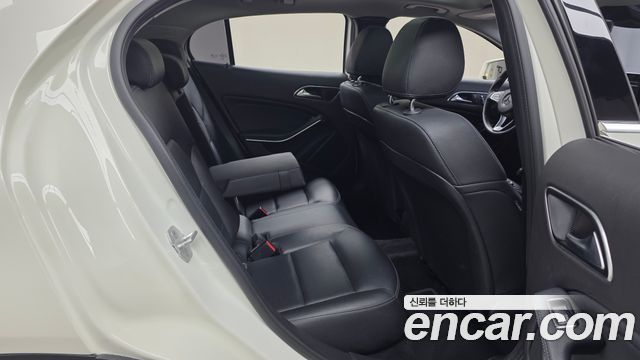 Mercedes-Benz GLA-Class GLA220