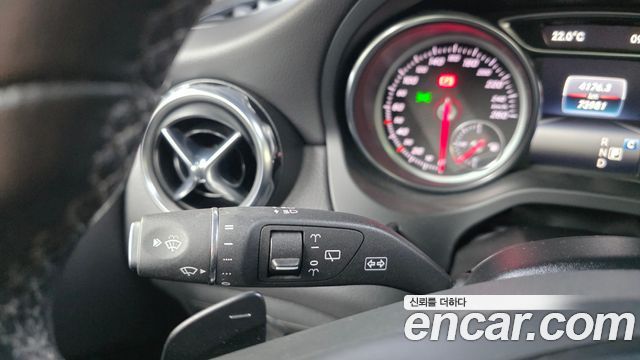 Mercedes-Benz GLA-Class GLA220