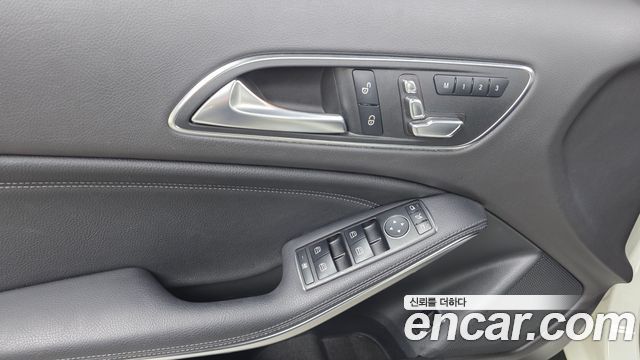 Mercedes-Benz GLA-Class GLA220