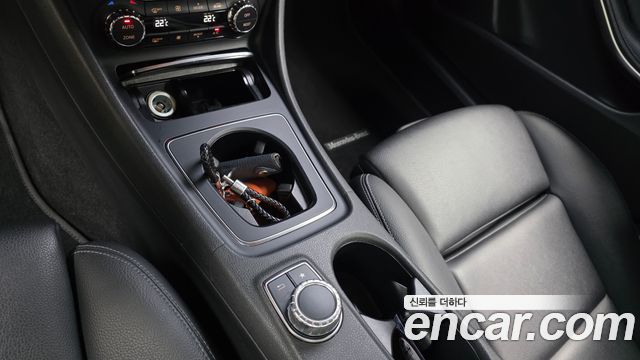 Mercedes-Benz GLA-Class GLA220