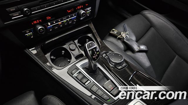 BMW 5-Series 528i xDrive Luxury Plus