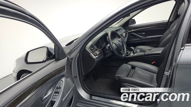 BMW 5-Series 528i xDrive Luxury Plus