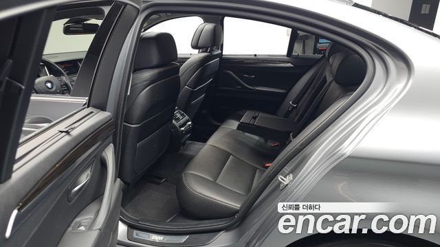 BMW 5-Series 528i xDrive Luxury Plus