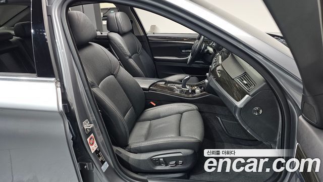 BMW 5-Series 528i xDrive Luxury Plus