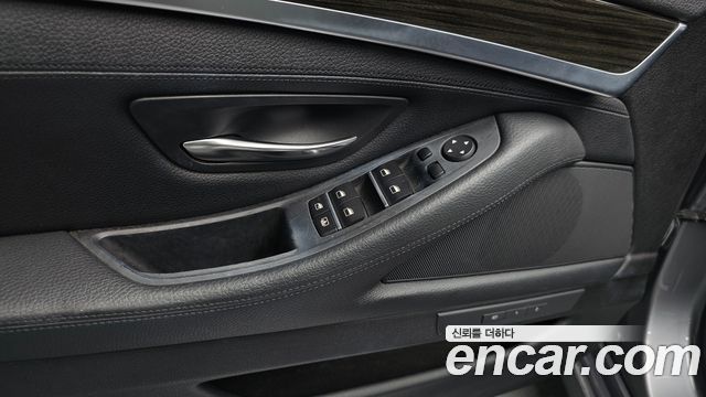 BMW 5-Series 528i xDrive Luxury Plus