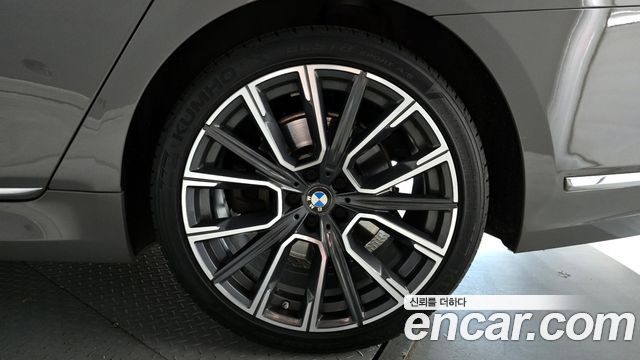 BMW 7-Series 740Li xDrive M Sport Package