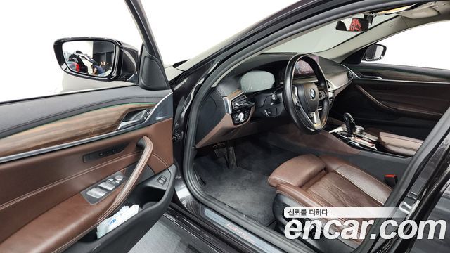 BMW 5-Series 520d xDrive Luxury Plus