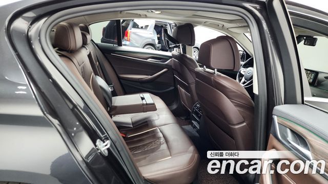BMW 5-Series 520d xDrive Luxury Plus