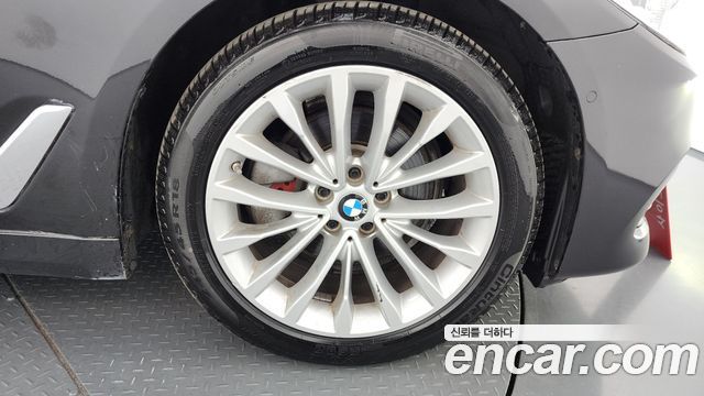 BMW 5-Series 520d xDrive Luxury Plus