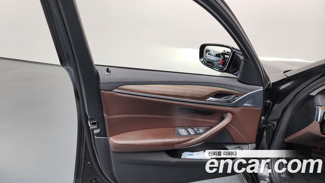 BMW 5-Series 520d xDrive Luxury Plus