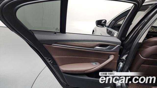 BMW 5-Series 520d xDrive Luxury Plus