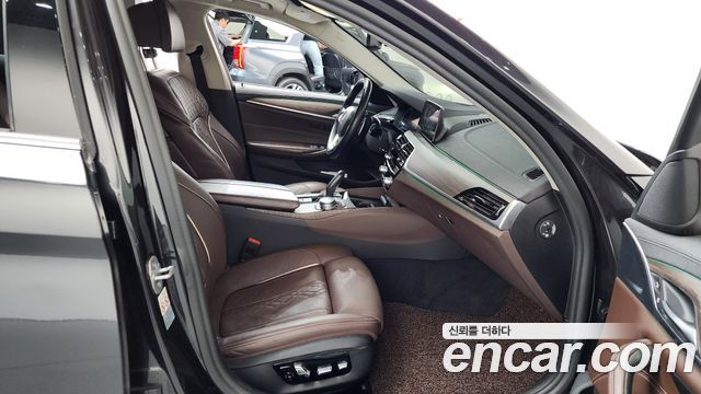 BMW 5-Series 520d xDrive Luxury Plus