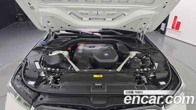BMW 5-Series 530e xDrive M Sport Pro