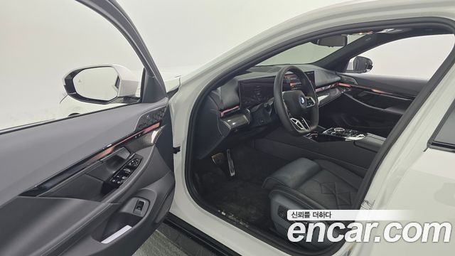 BMW 5-Series 530e xDrive M Sport Pro