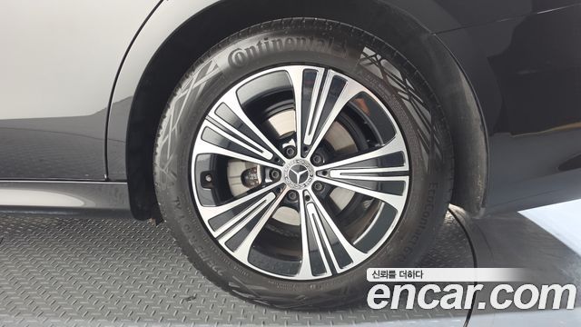 Mercedes-Benz E-Class E200 Avantgarde