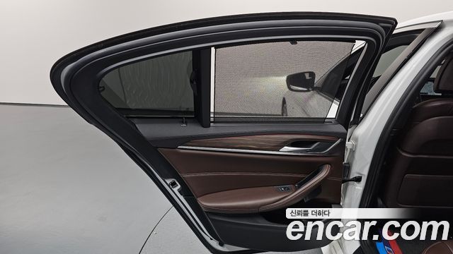 BMW 5-Series 520d xDrive M Sport Package Plus