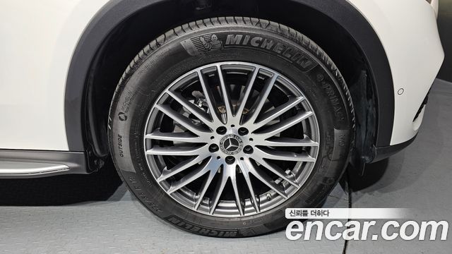 Mercedes-Benz GLC-Class GLC300 4MATIC Avnatgarde Coupe