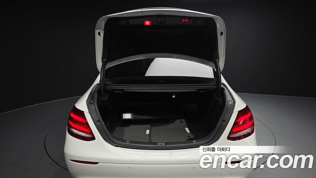 Mercedes-Benz E-Class E220d Avantgarde