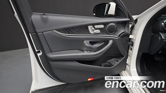 Mercedes-Benz E-Class E220d 4MATIC AMG Line