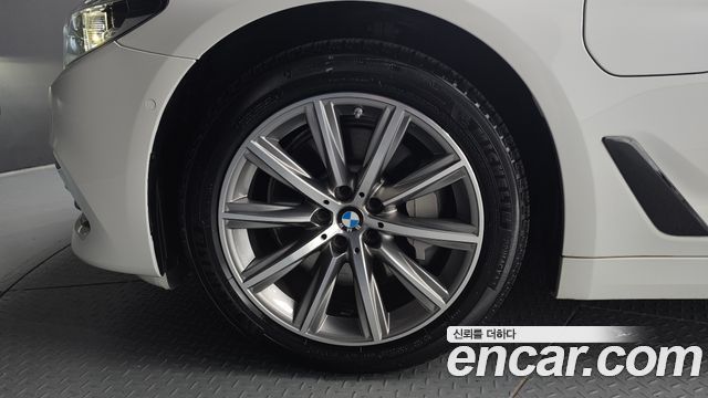 BMW 5-Series 530e Luxury