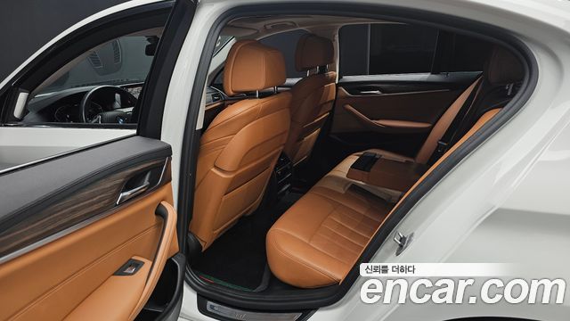 BMW 5-Series 530e Luxury