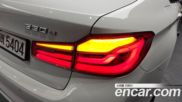 BMW 5-Series 530e Luxury