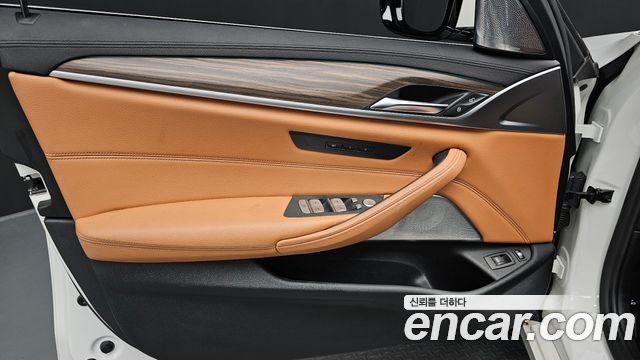 BMW 5-Series 530e Luxury