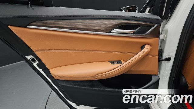 BMW 5-Series 530e Luxury