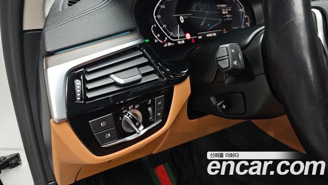 BMW 5-Series 530e Luxury