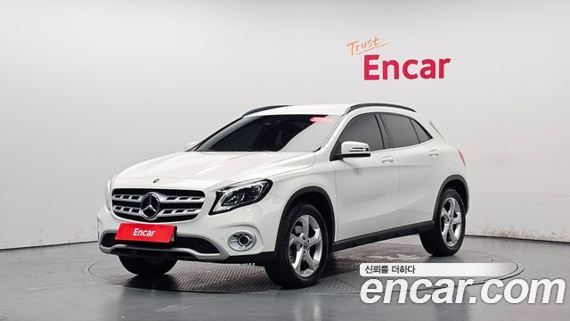 Mercedes-Benz GLA-Class GLA220