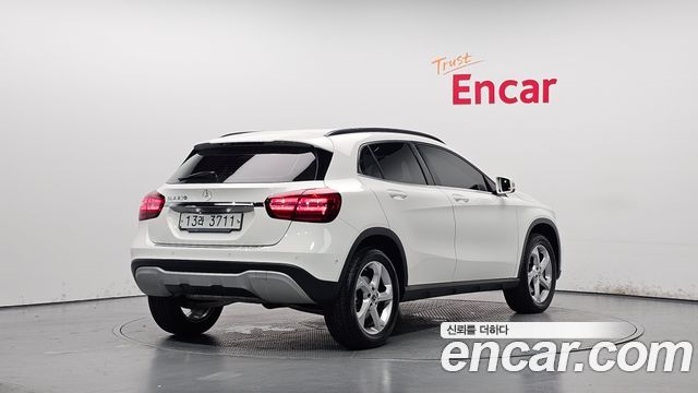 Mercedes-Benz GLA-Class GLA220