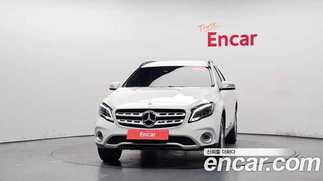 Mercedes-Benz GLA-Class GLA220