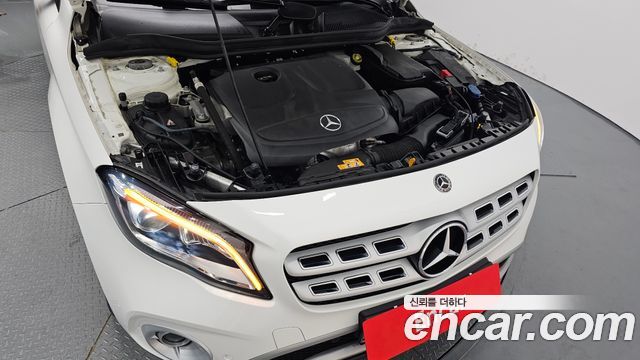 Mercedes-Benz GLA-Class GLA220