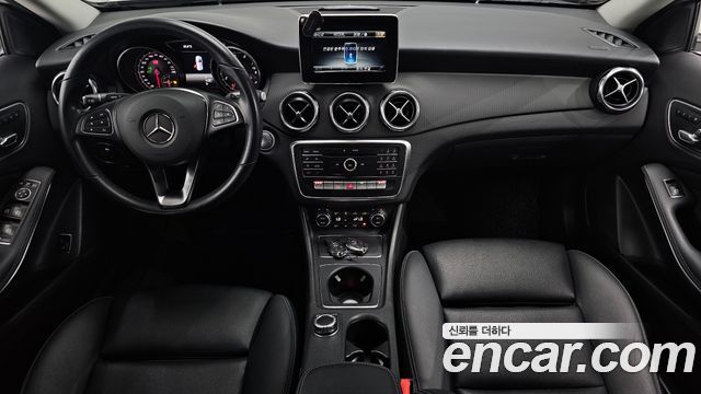 Mercedes-Benz GLA-Class GLA220