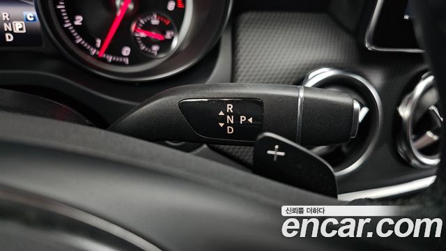 Mercedes-Benz GLA-Class GLA220