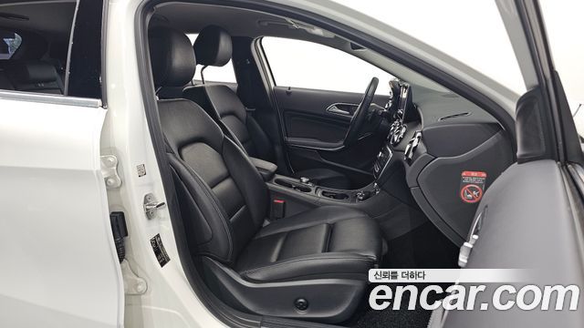 Mercedes-Benz GLA-Class GLA220