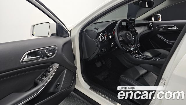 Mercedes-Benz GLA-Class GLA220