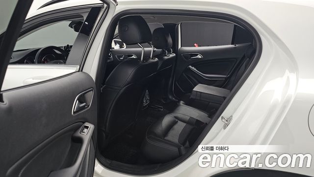 Mercedes-Benz GLA-Class GLA220
