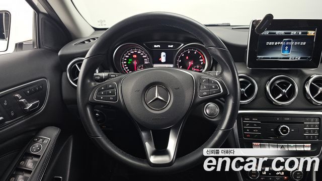 Mercedes-Benz GLA-Class GLA220