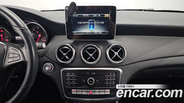 Mercedes-Benz GLA-Class GLA220