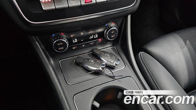 Mercedes-Benz GLA-Class GLA220