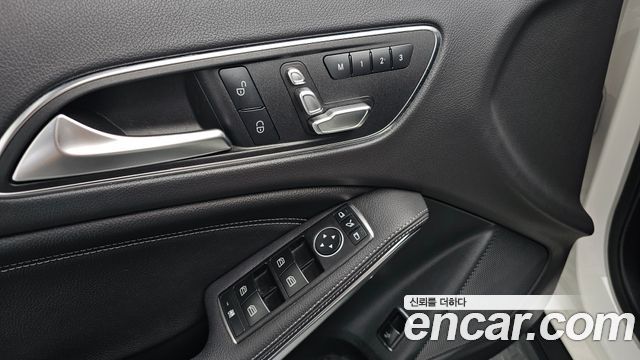 Mercedes-Benz GLA-Class GLA220
